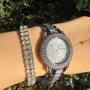 Elegant Silver Watch and Bracelet Set

Watch and Bracelet